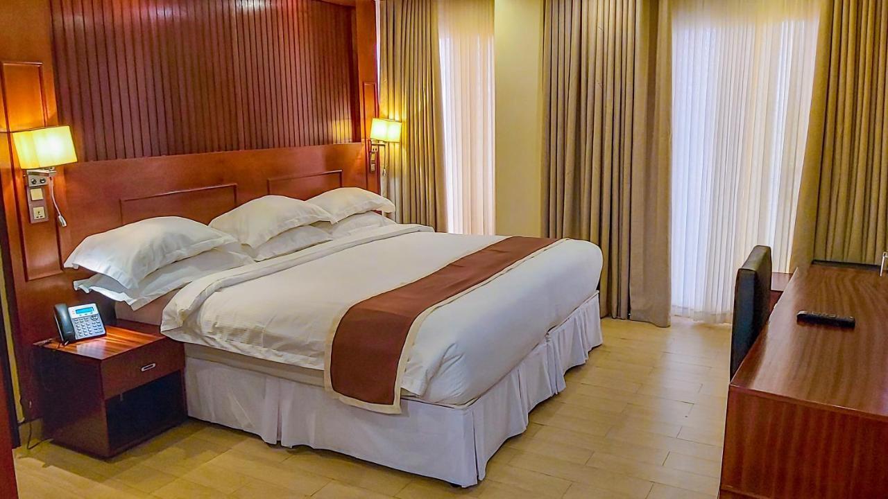 Sainte Famille Hotel Кигали Экстерьер фото