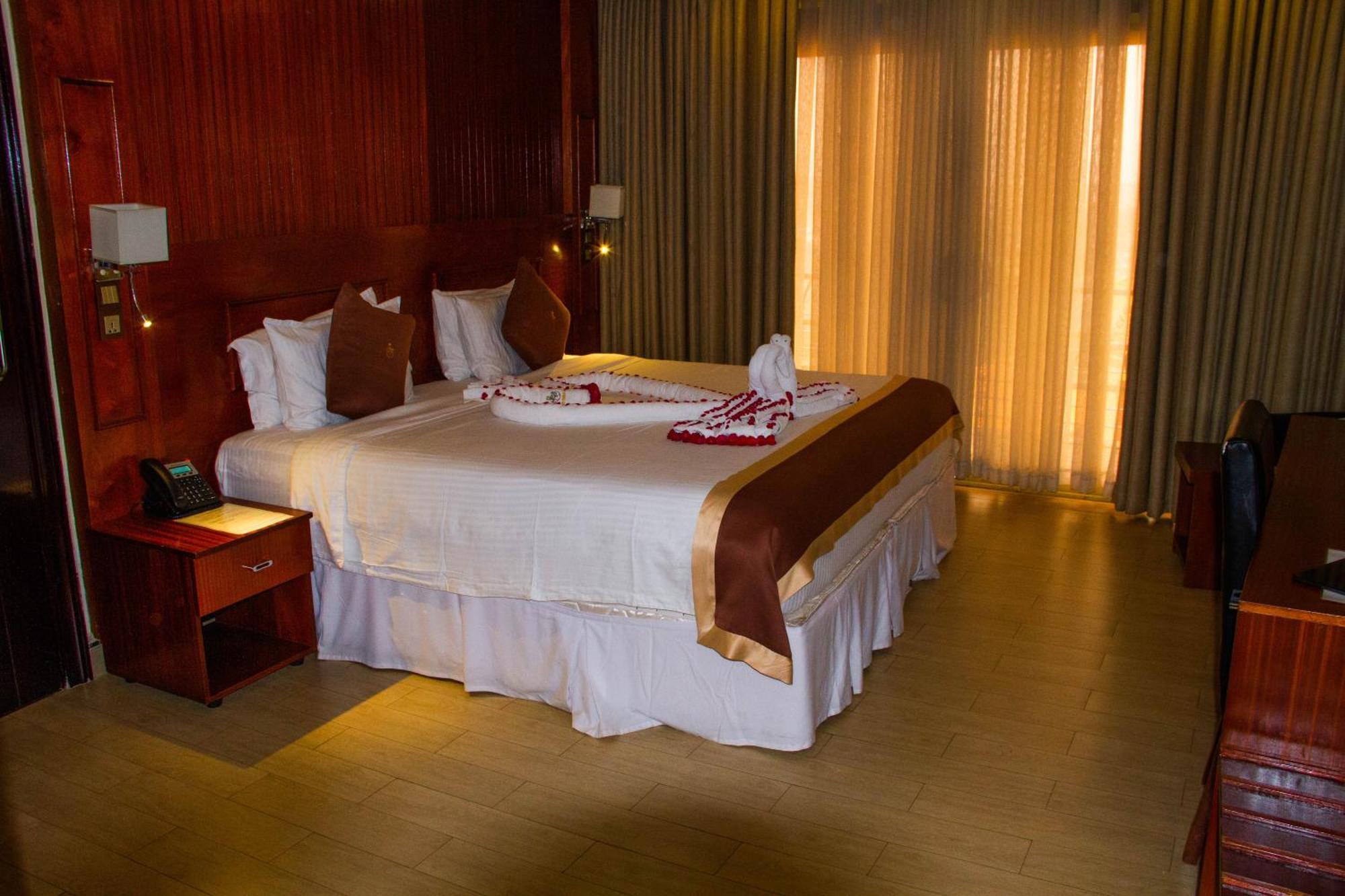 Sainte Famille Hotel Кигали Экстерьер фото