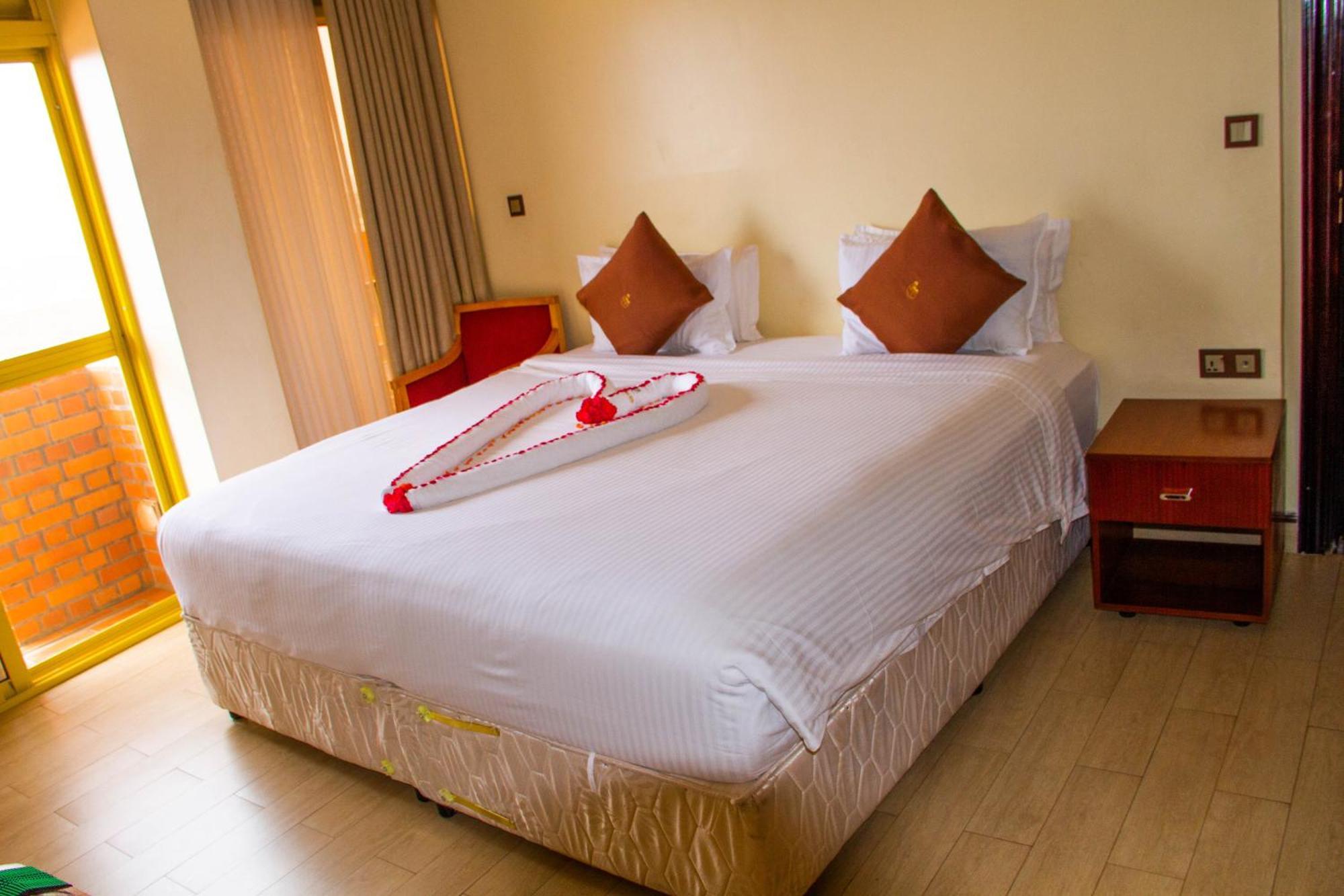Sainte Famille Hotel Кигали Экстерьер фото