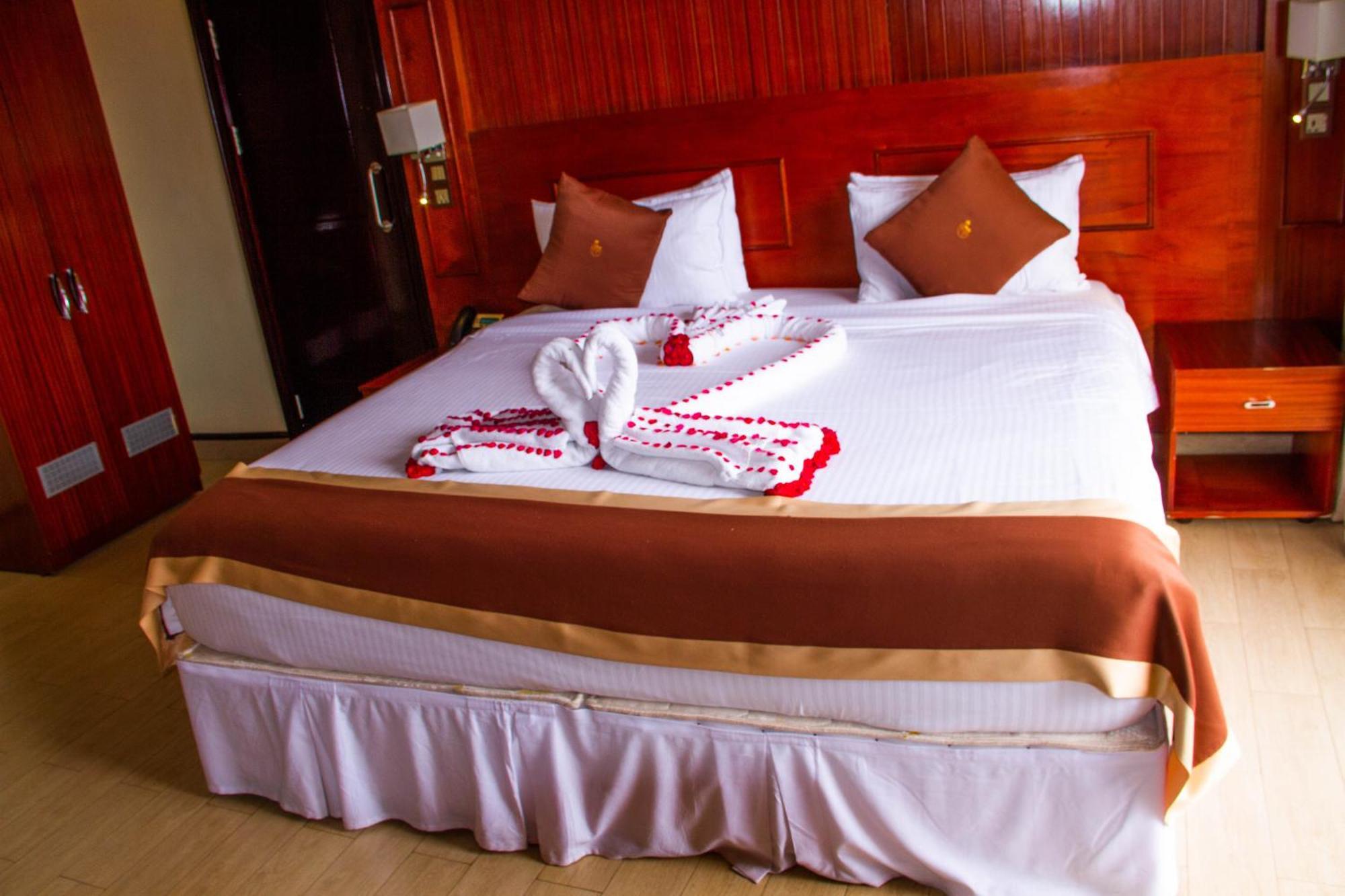 Sainte Famille Hotel Кигали Экстерьер фото