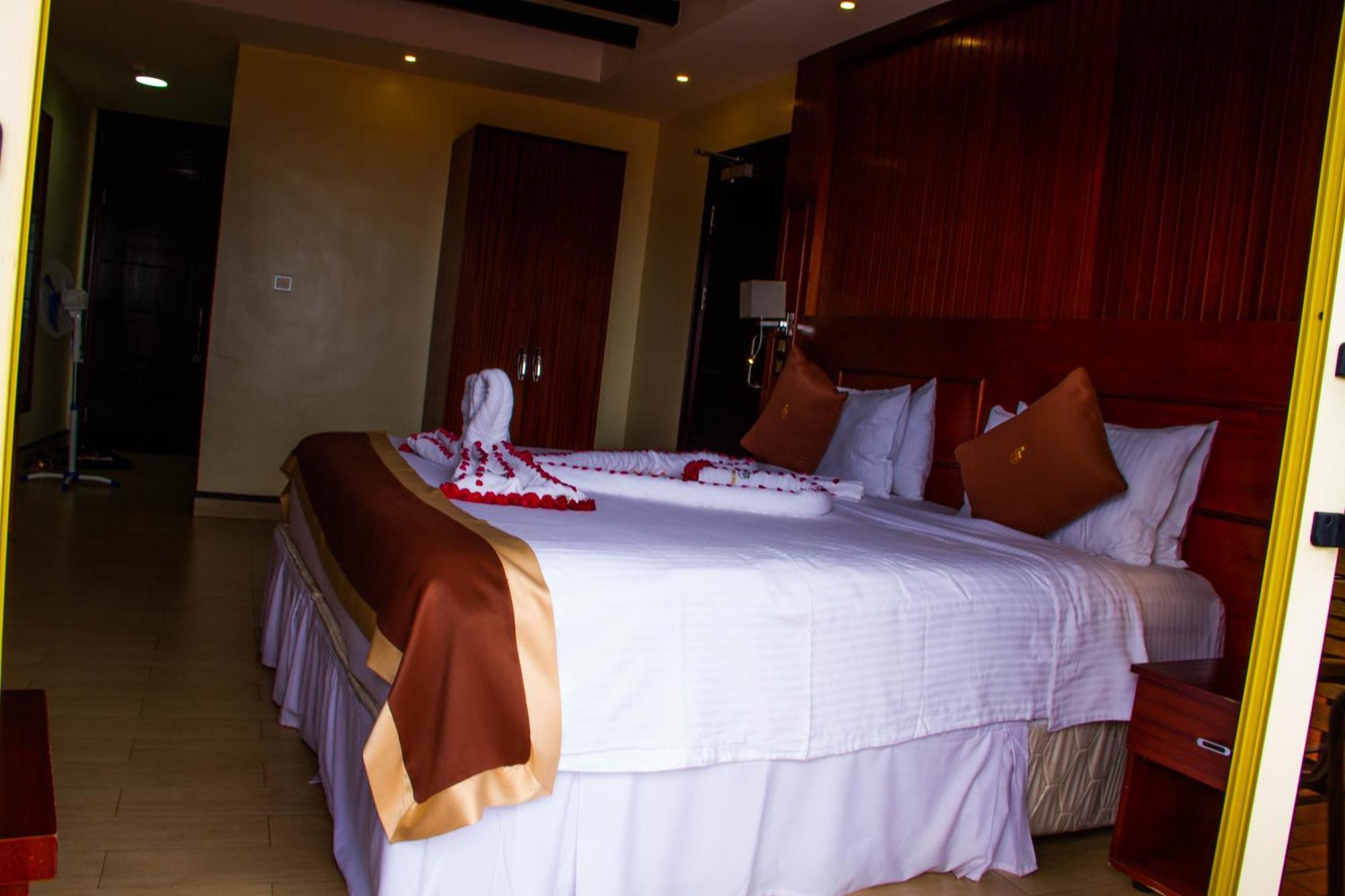 Sainte Famille Hotel Кигали Экстерьер фото