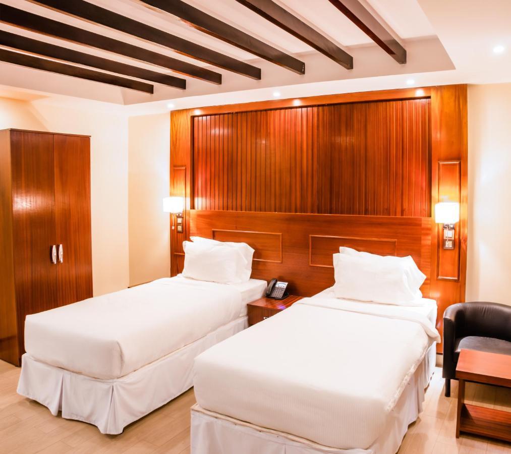 Sainte Famille Hotel Кигали Экстерьер фото